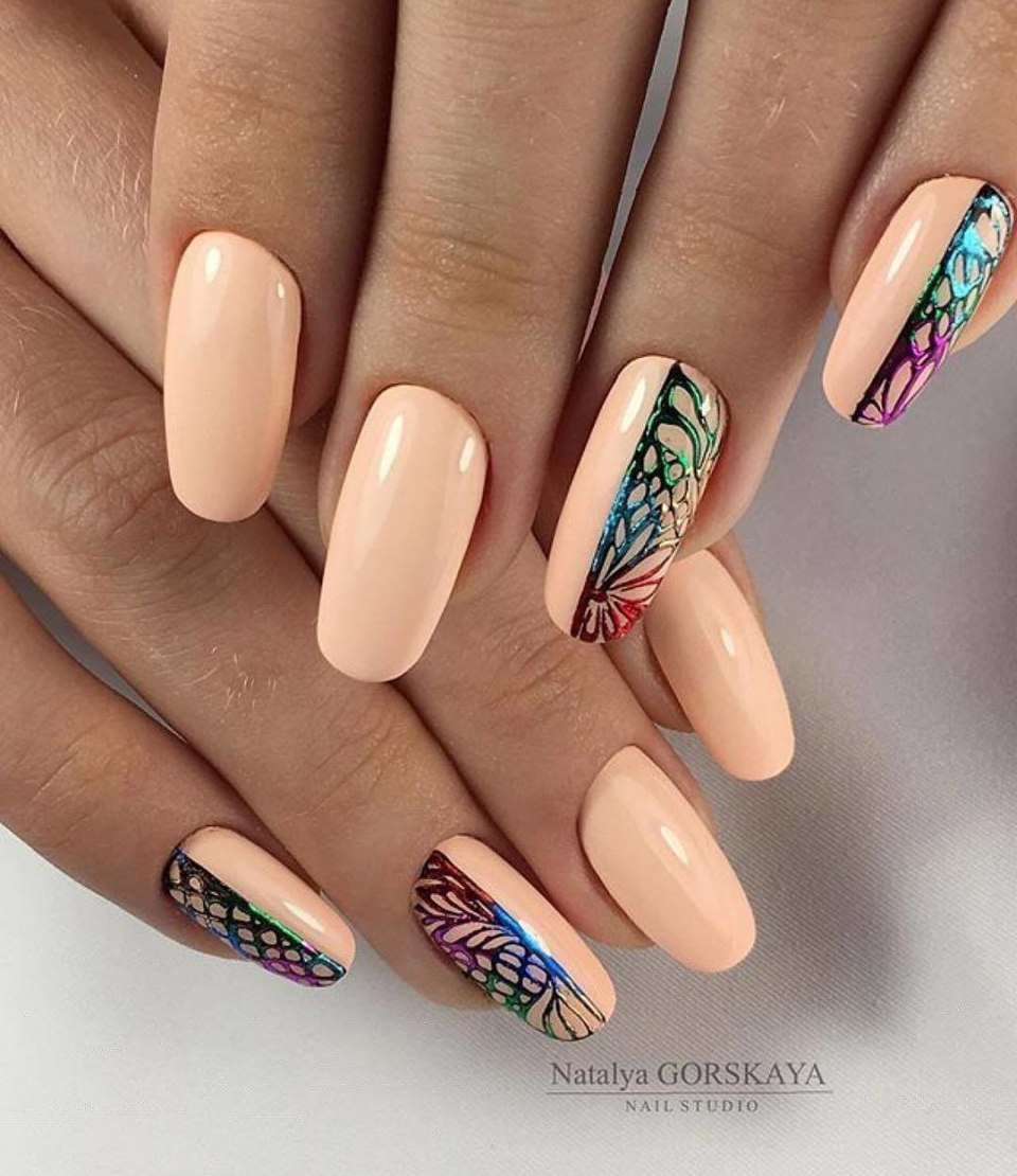 Красивый осенний маникюр на овальные ногти