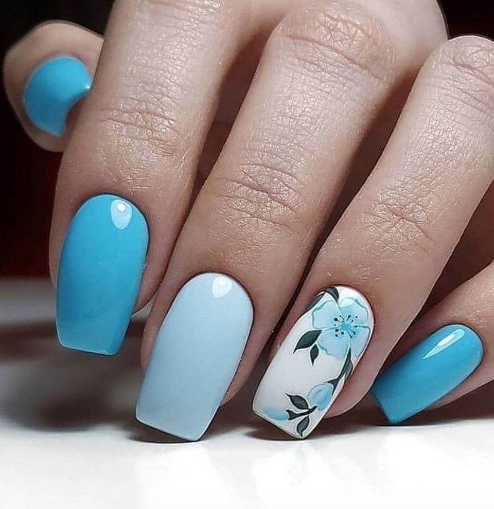 Маникюр на море