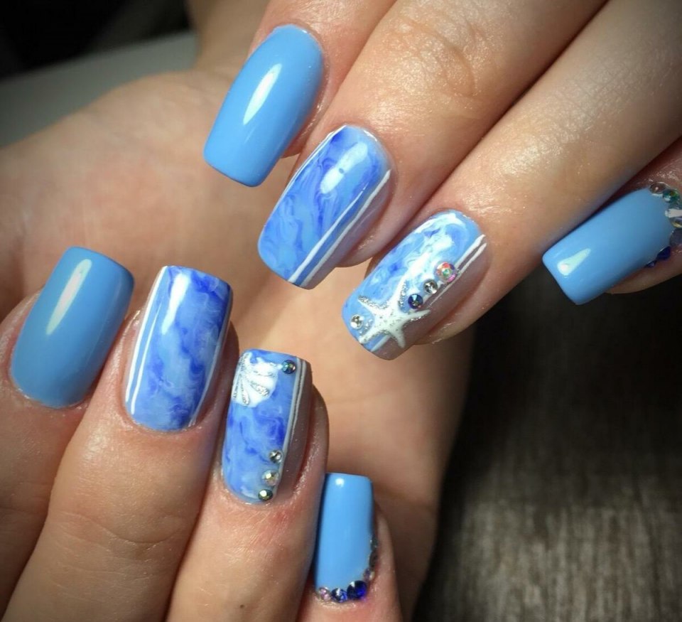 Дизайн волна на квадратных ногтях