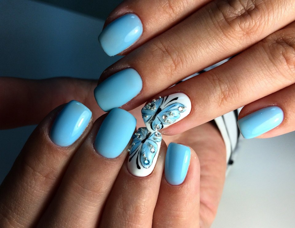 Маникюр на море