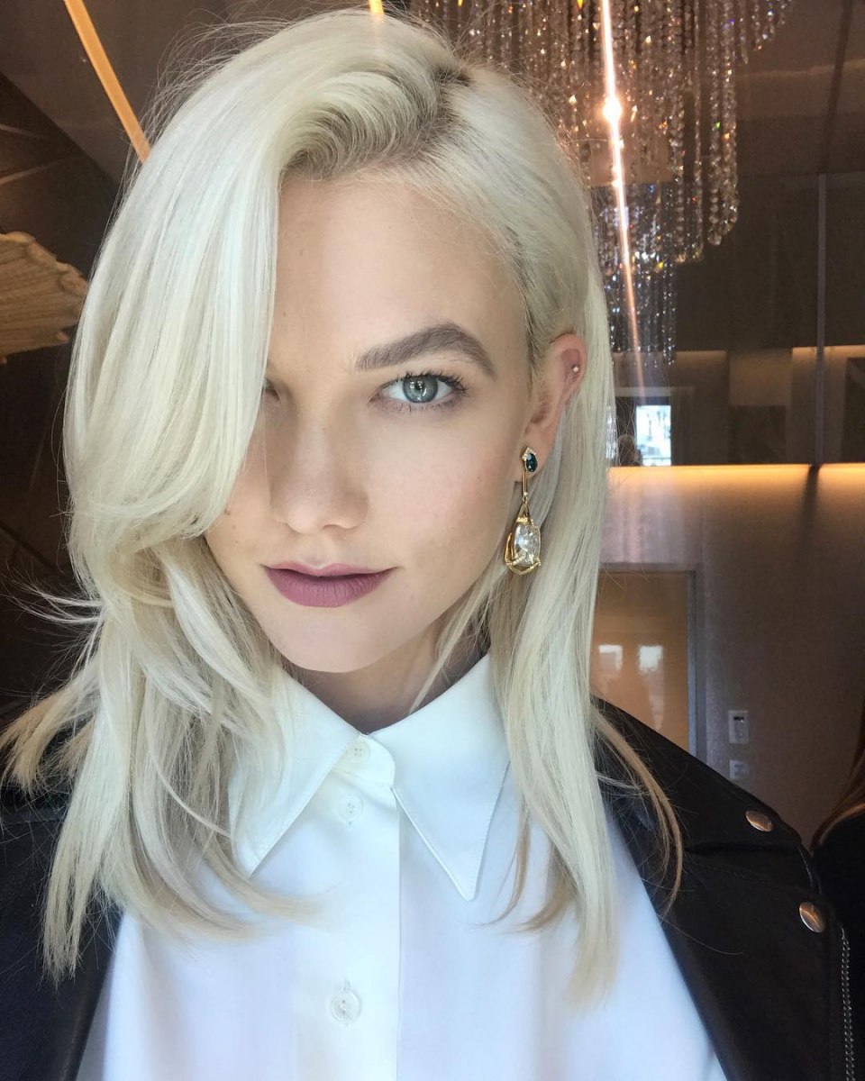 Стрижка с челкой блонд