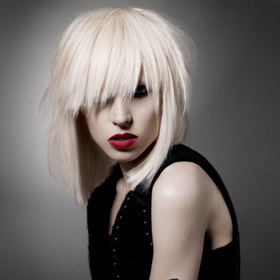 Пепельный блонд с челкой