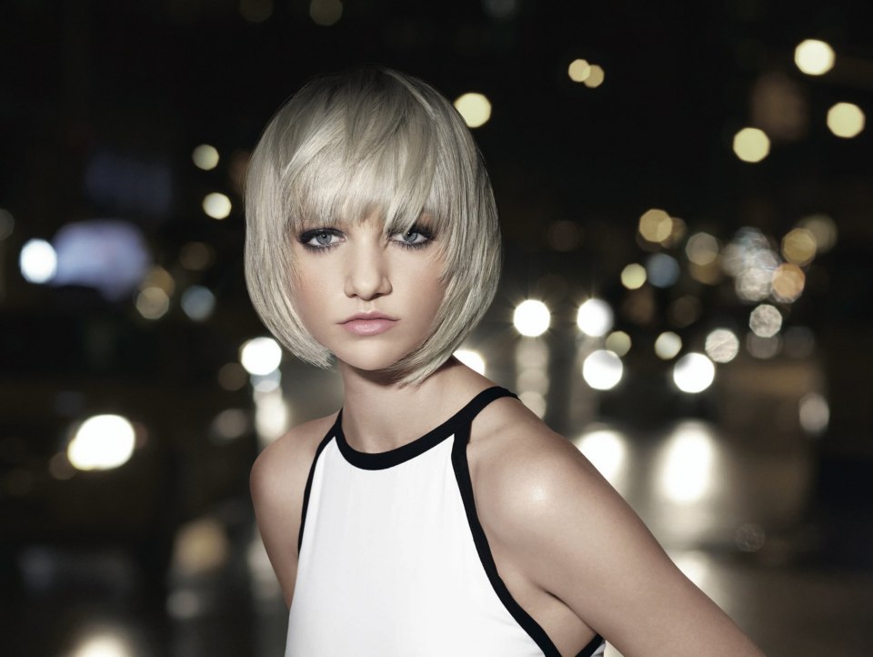 Платиновый блонд с челкой