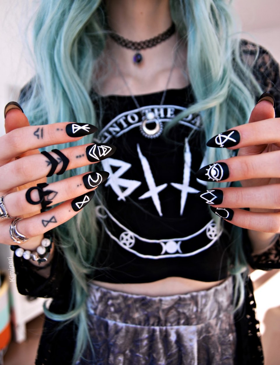 Маникюр в стиле эмо панк