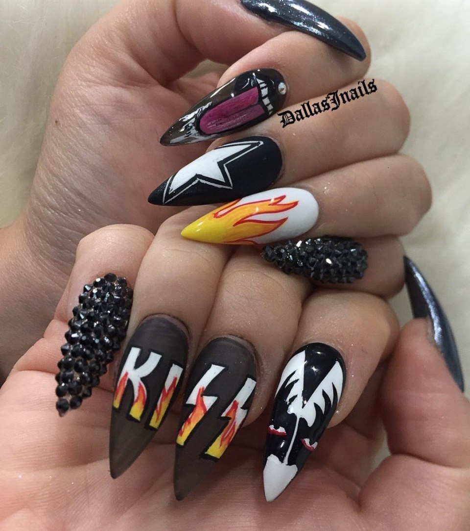 Дизайн ногтей Рокерский