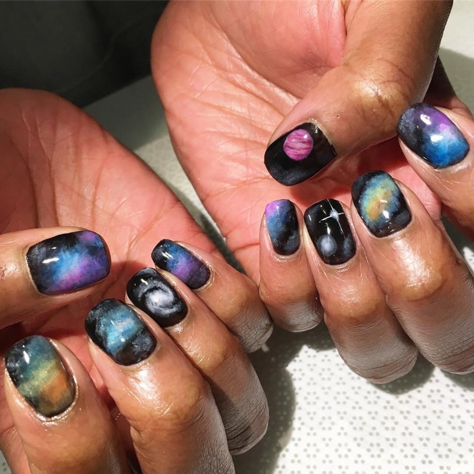 Лапки на ногтях