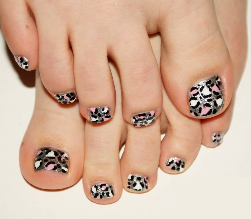 Педикюр черный френч