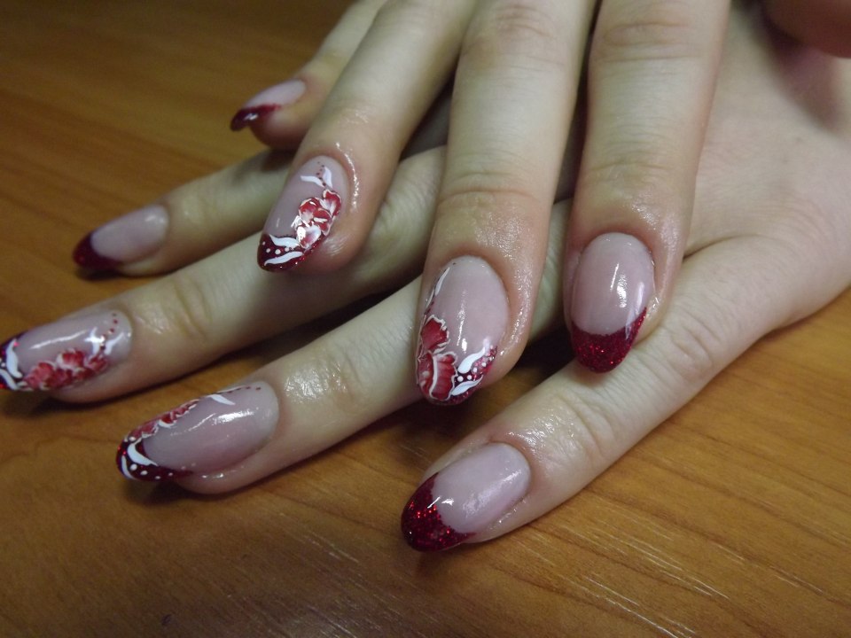 Гелевые ногти френч с рисунком