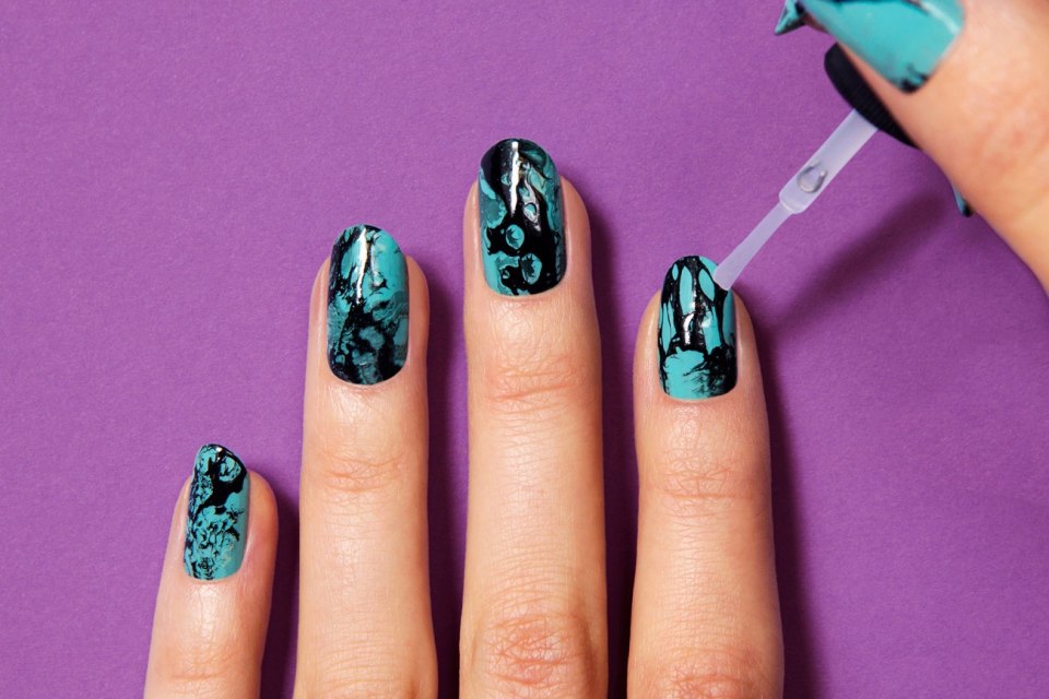 Мраморный маникюр