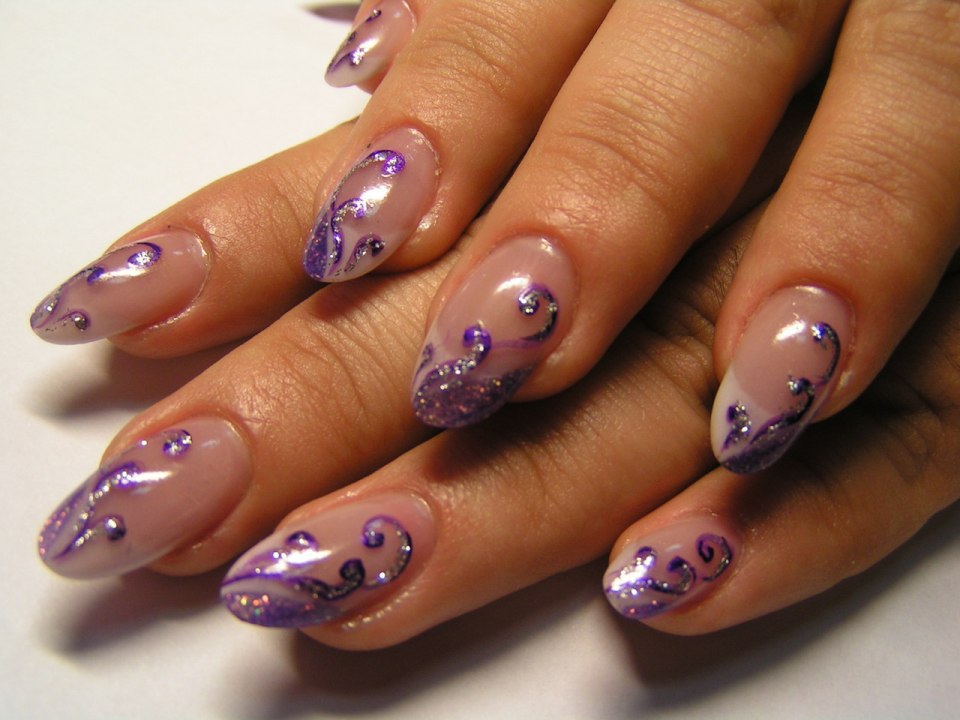 Красивый необычный маникюр на овальных ногтях