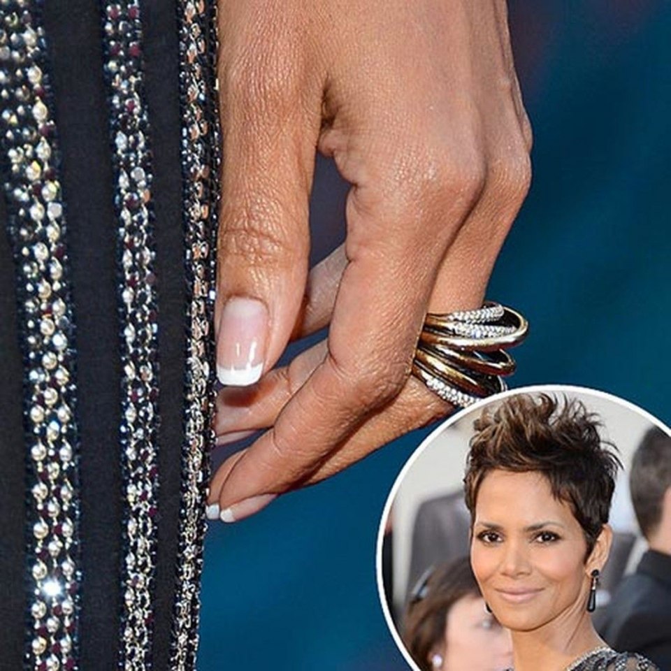 Джессика Альба маникюр