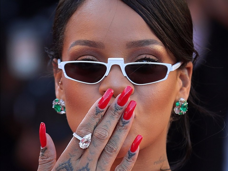 Келли Осборн маникюр