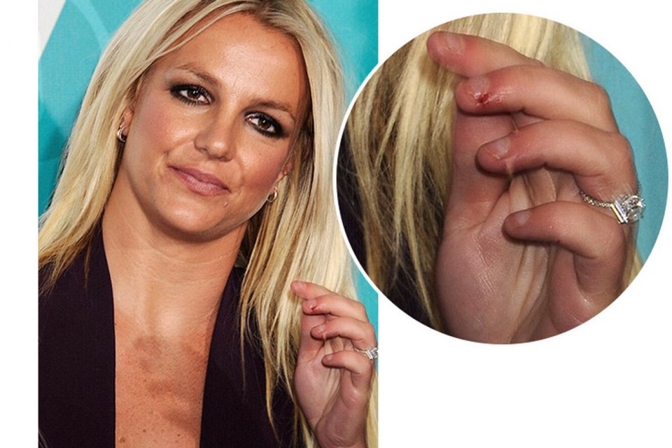 Ужасный маникюр звезд