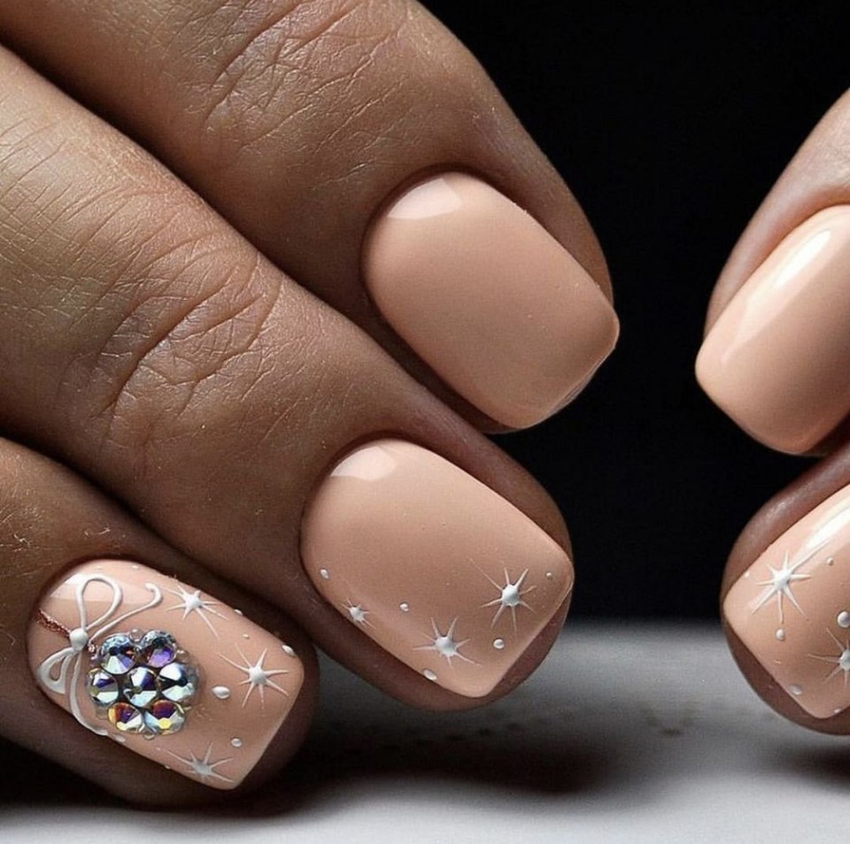 Новогодний маникюр на короткиеиногти