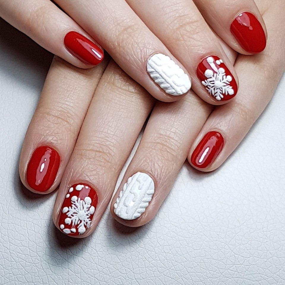 Новогодний маникюр на короткие ногти гель