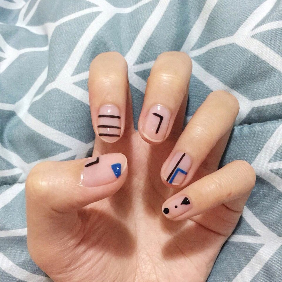 Маникюр на короткие ногти Минимализм