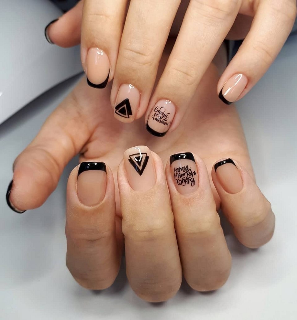 Рисунок на френч маникюре Минимализм