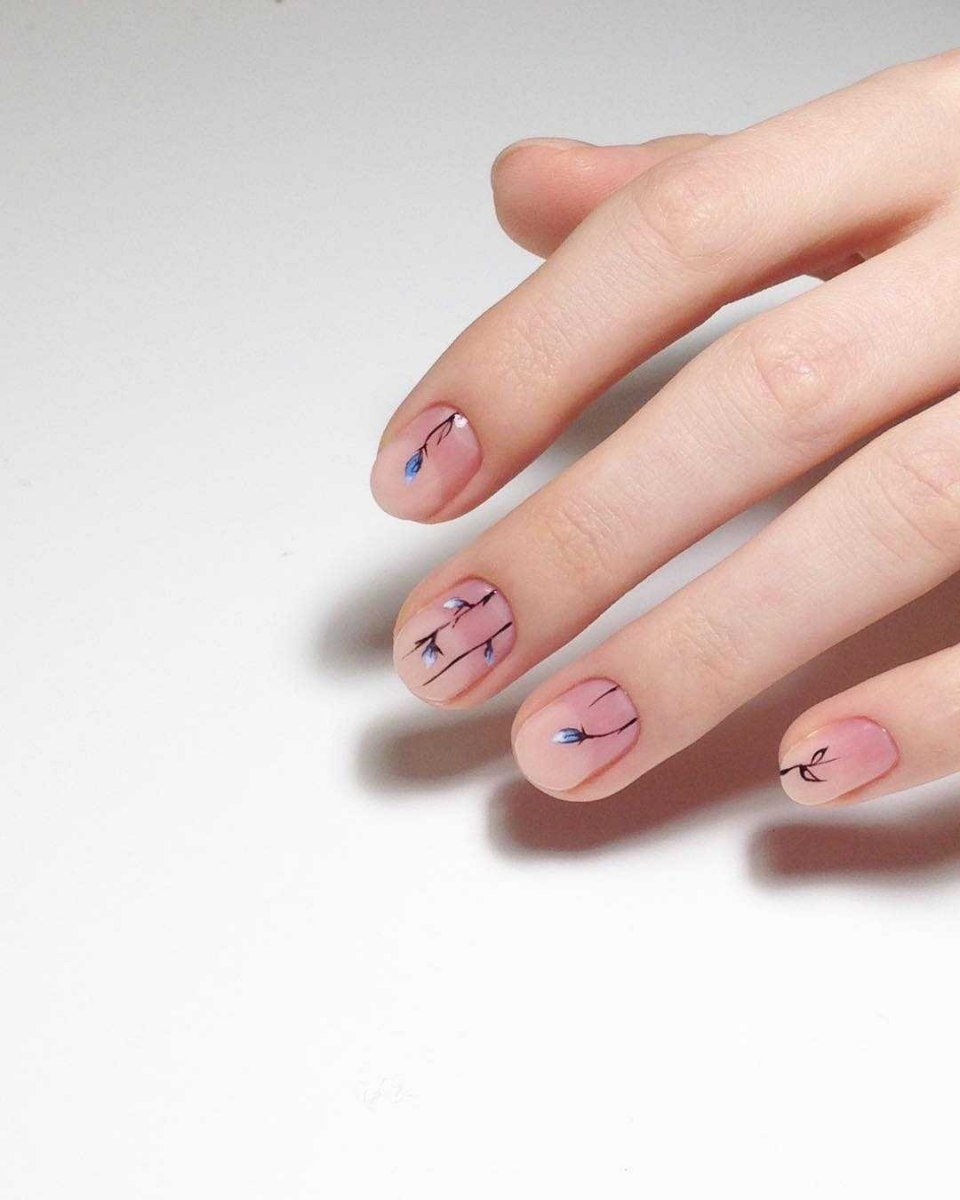 Красивые маленькие ногти