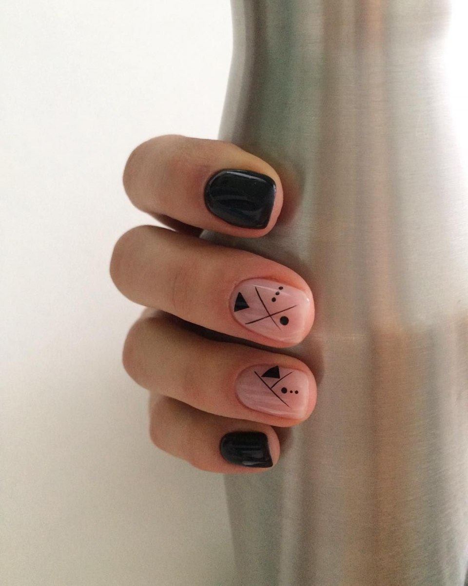 Маникюр Минимализм