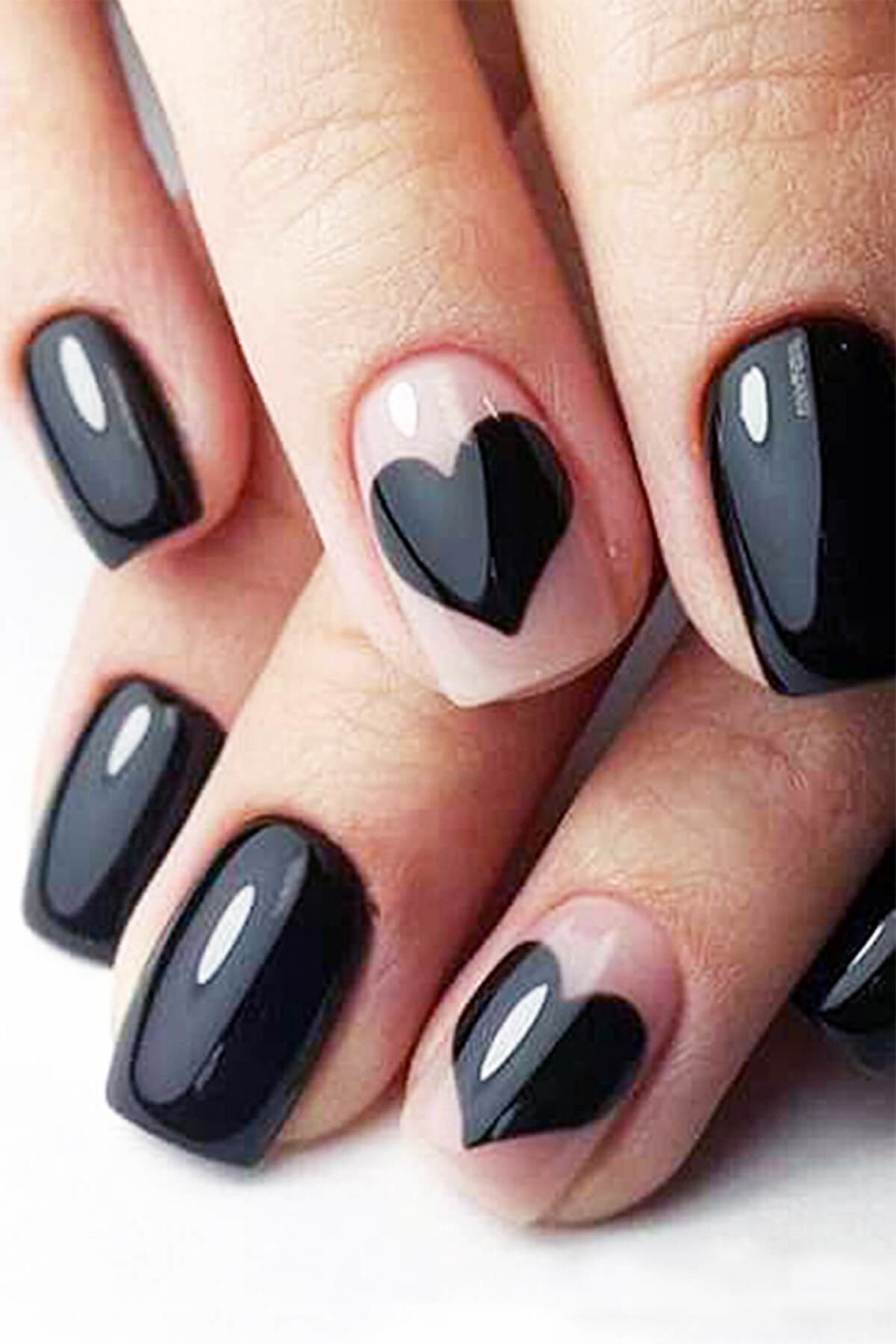 Красивый маникюр с черным цветом