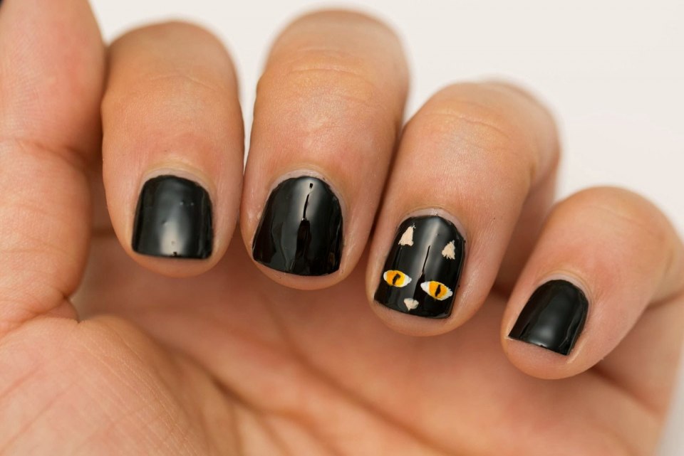 Черный маникюр на очень короткие ногти