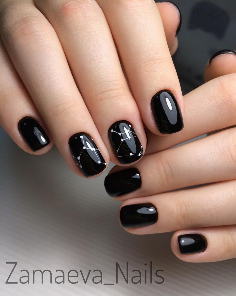 Черныйманикюр накороткие ноти
