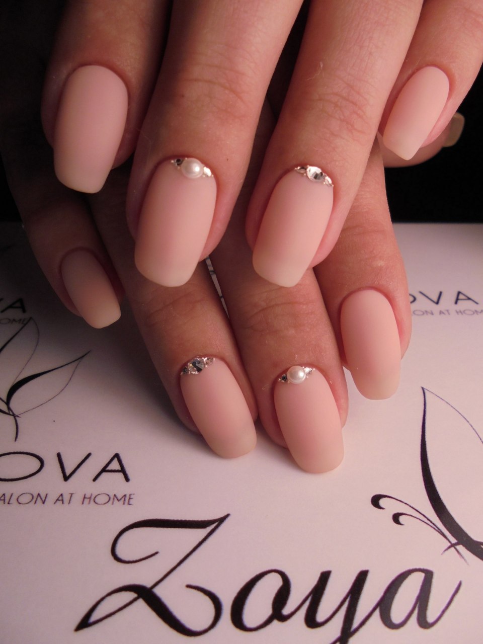 Ногти светлые