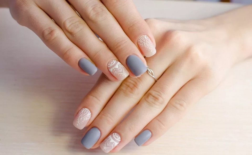 Матовый маникюр пастельных тонов