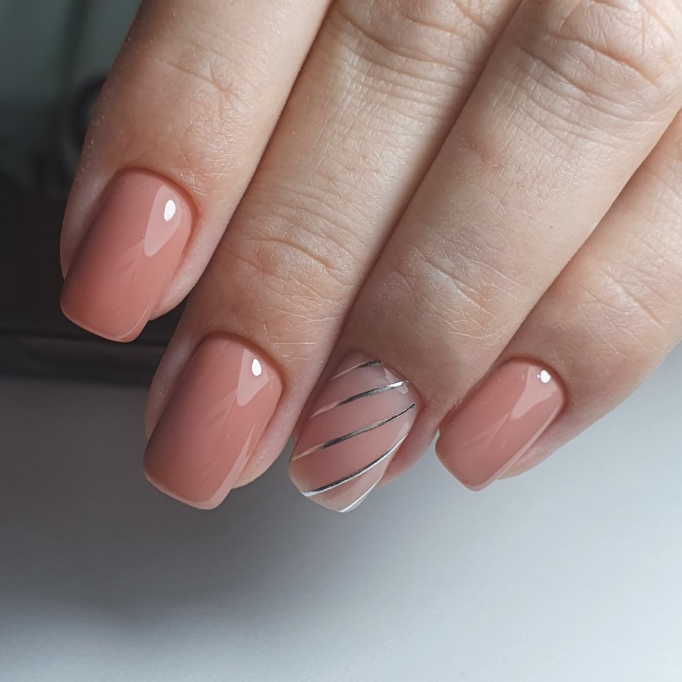 Однотонные ногти короткие пастельные