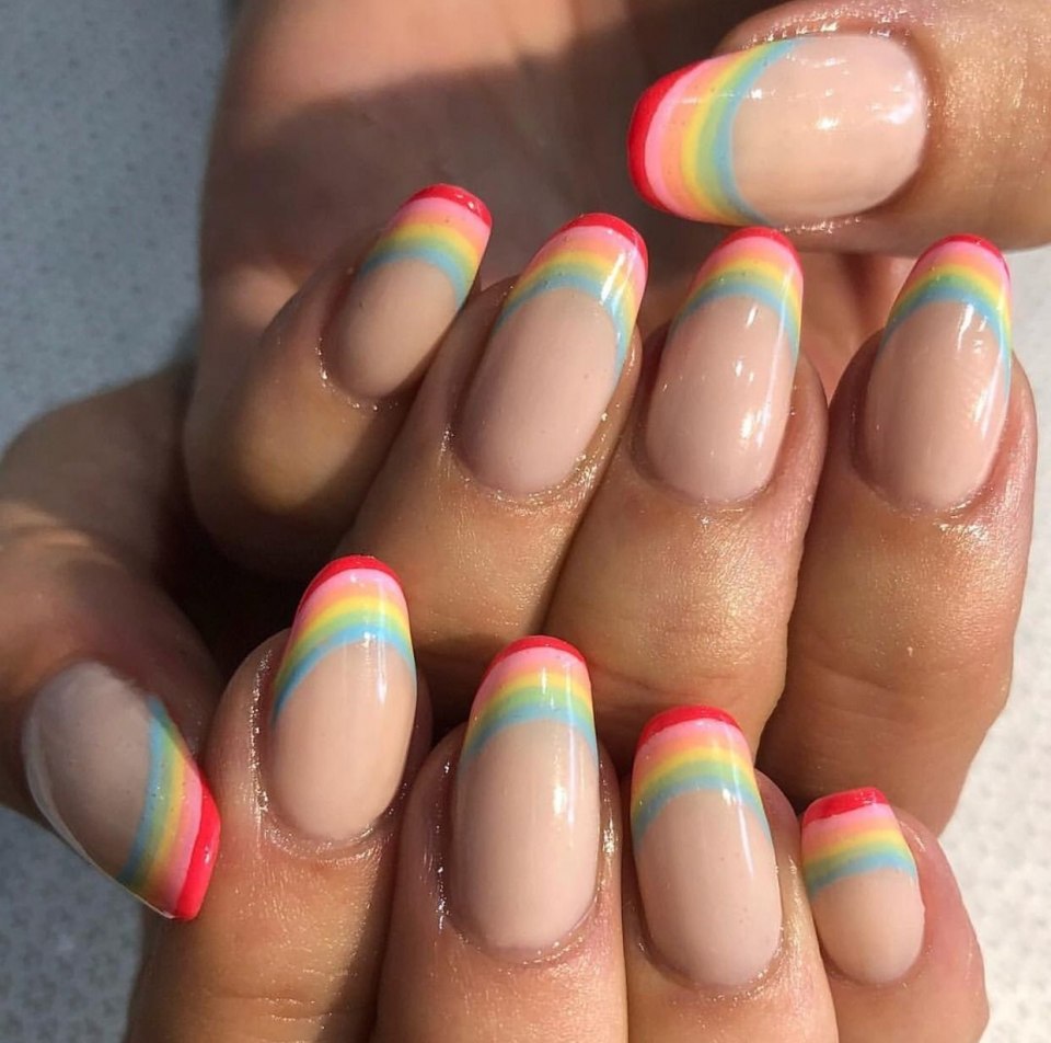 Ногти с разноцветными кончиками