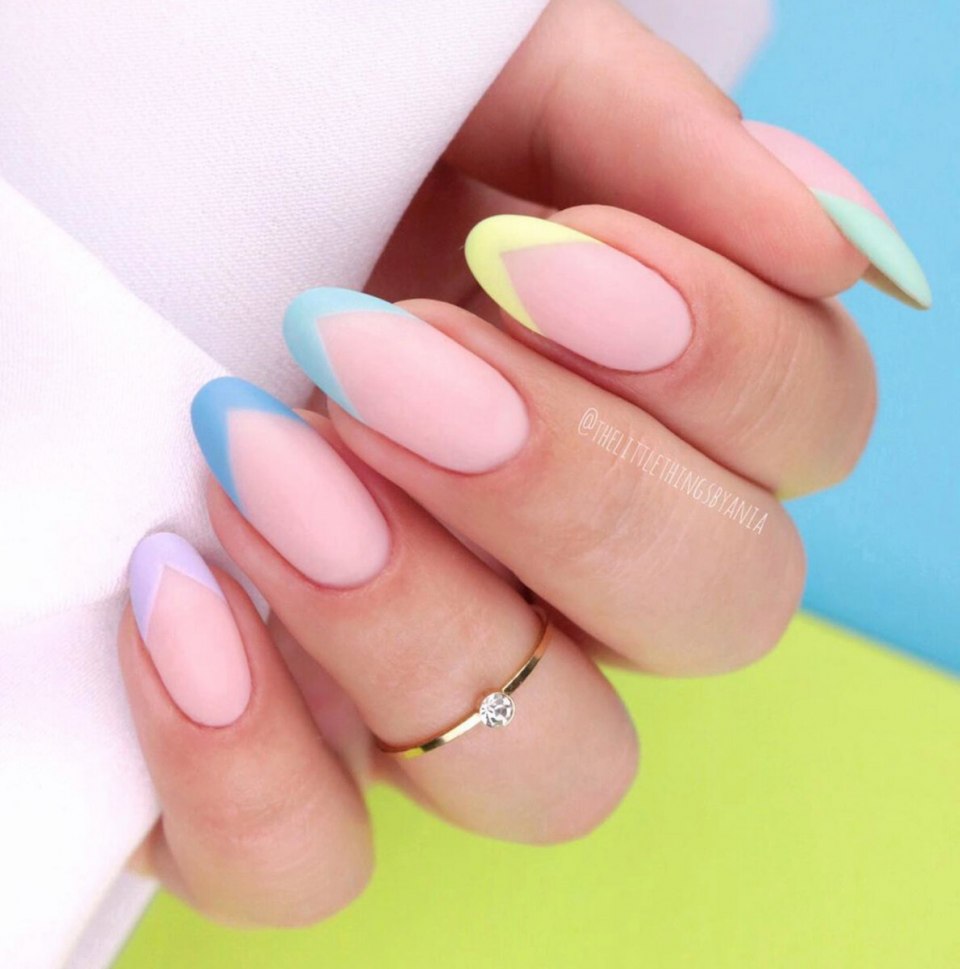 Разноцветный пастельный френч