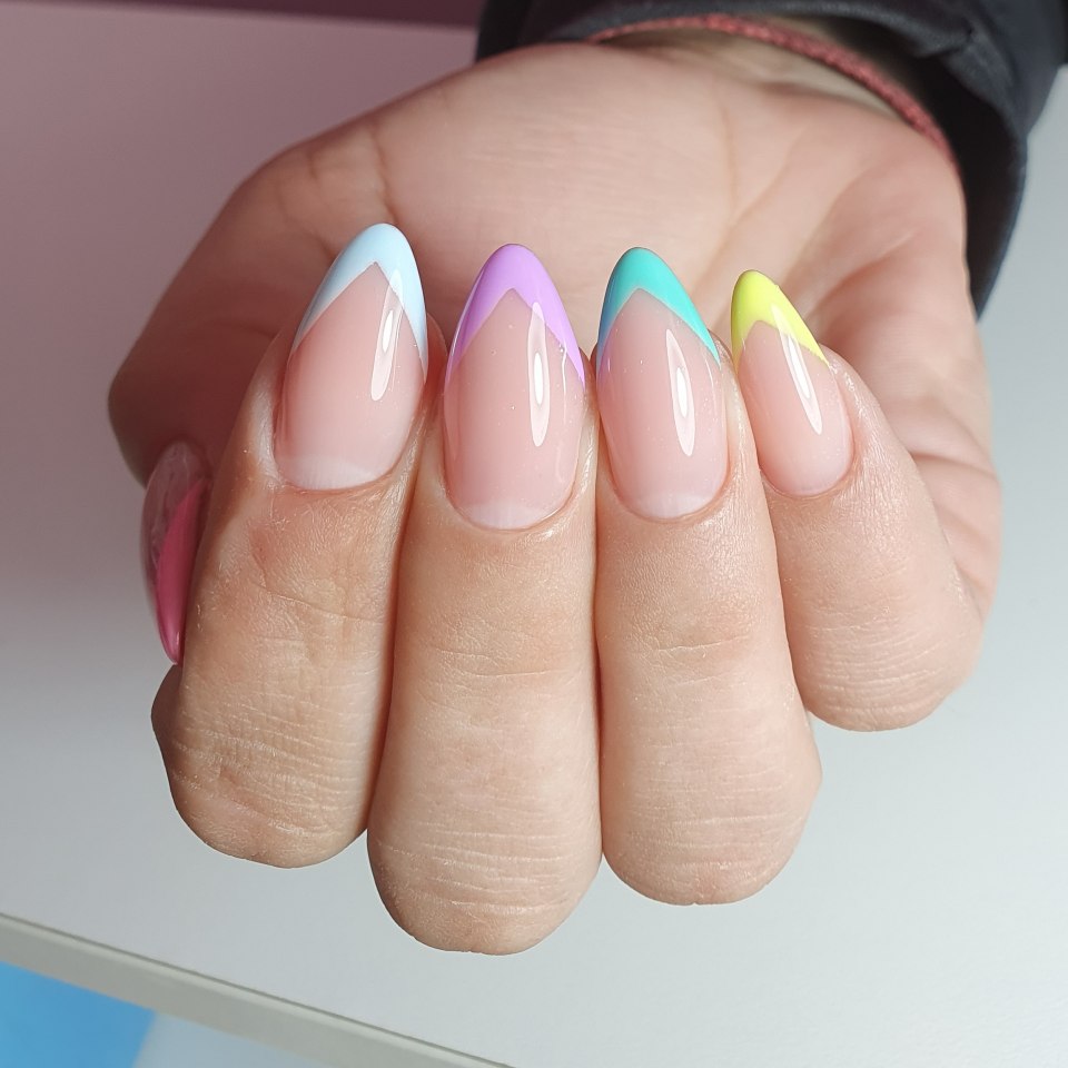 Радужный маникюр