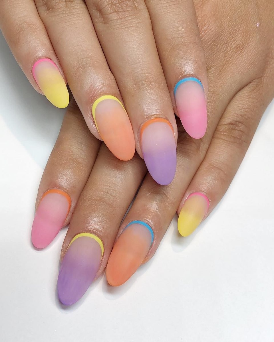 Маникюр френч градиент яркий