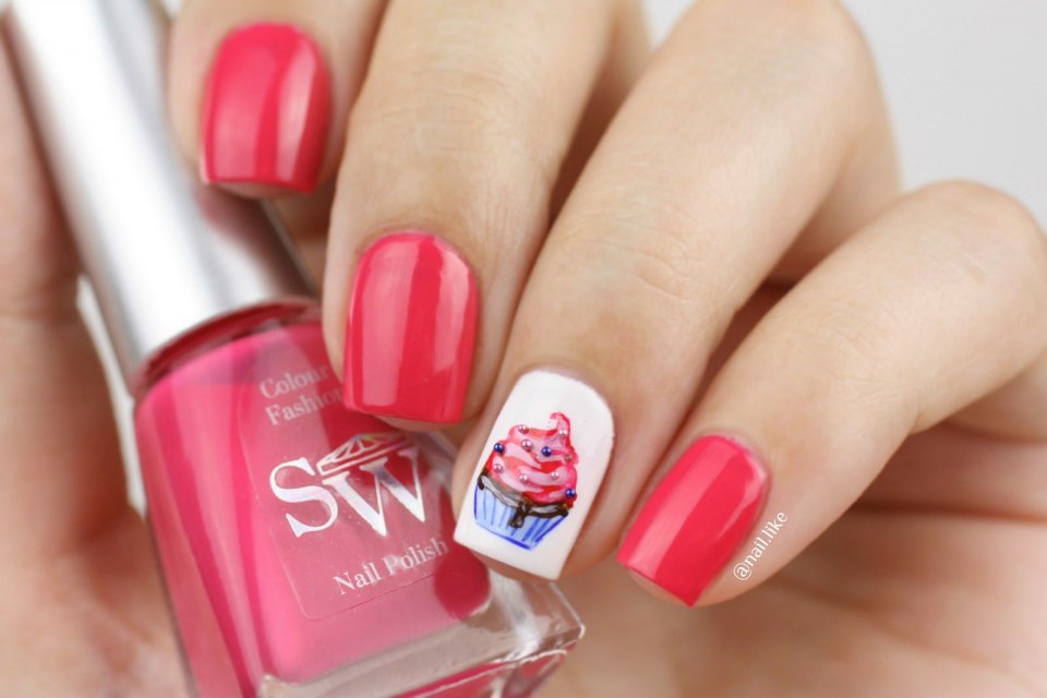 Ногти с пироженкой