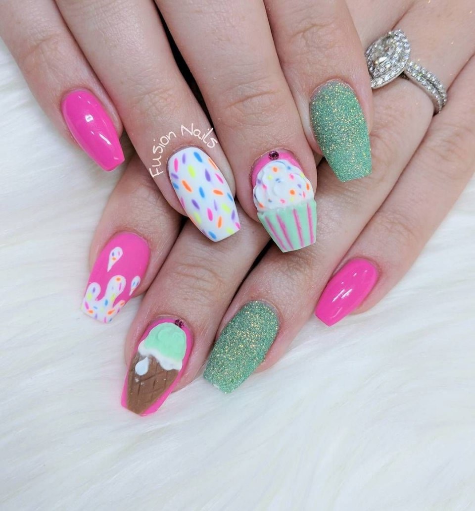 Ногти с мороженкой