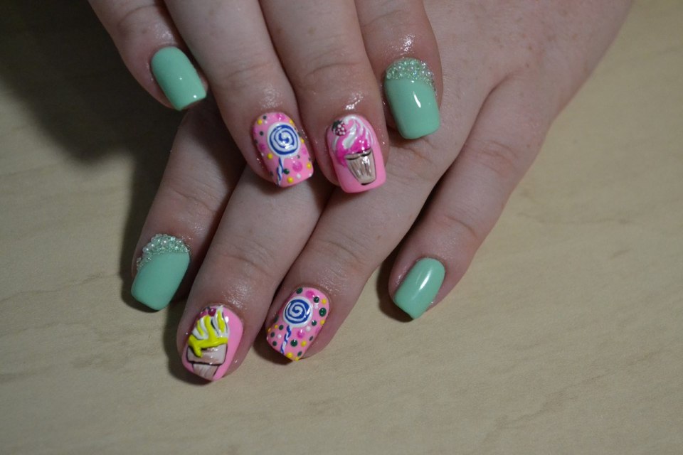 Сладости на ногтях