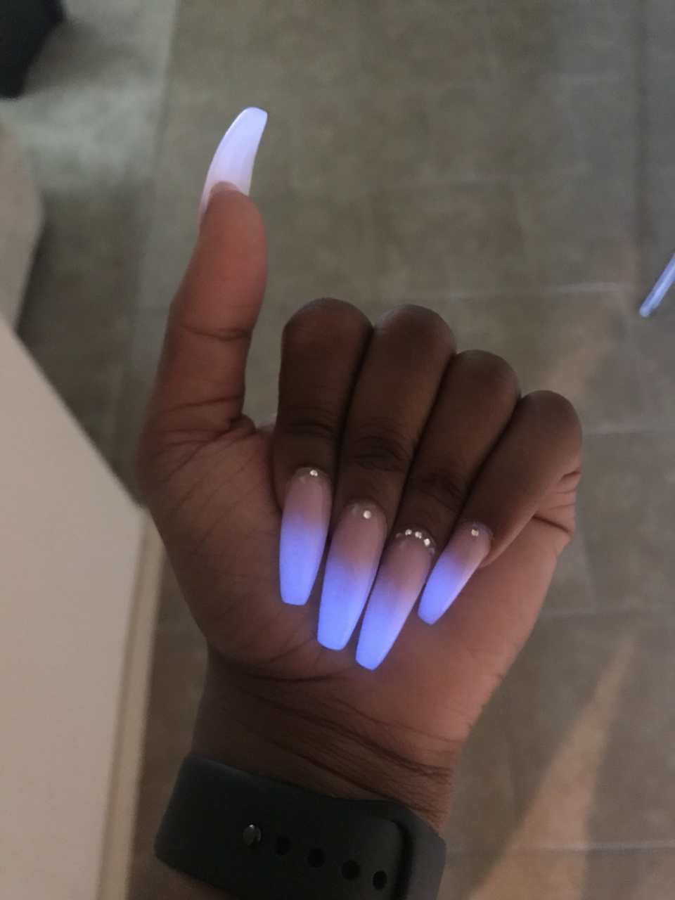 Люминесцентные ногти
