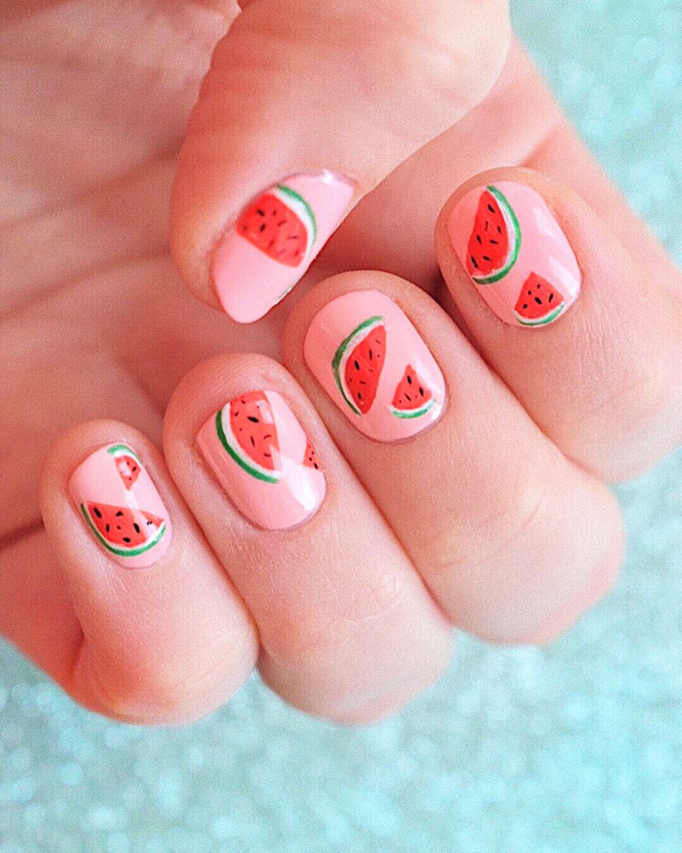 Маникюр с арбузом
