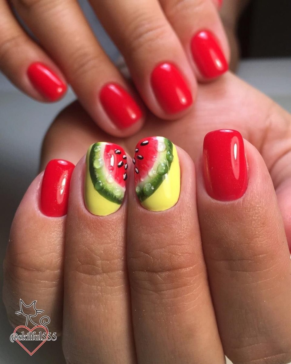 Маникюр с капельками