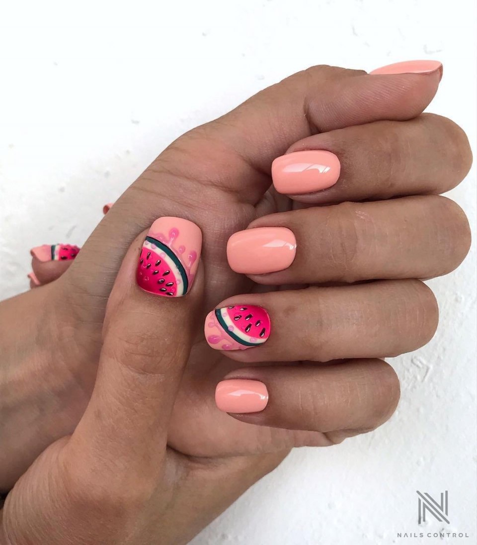 Маникюр с арбузом 2021