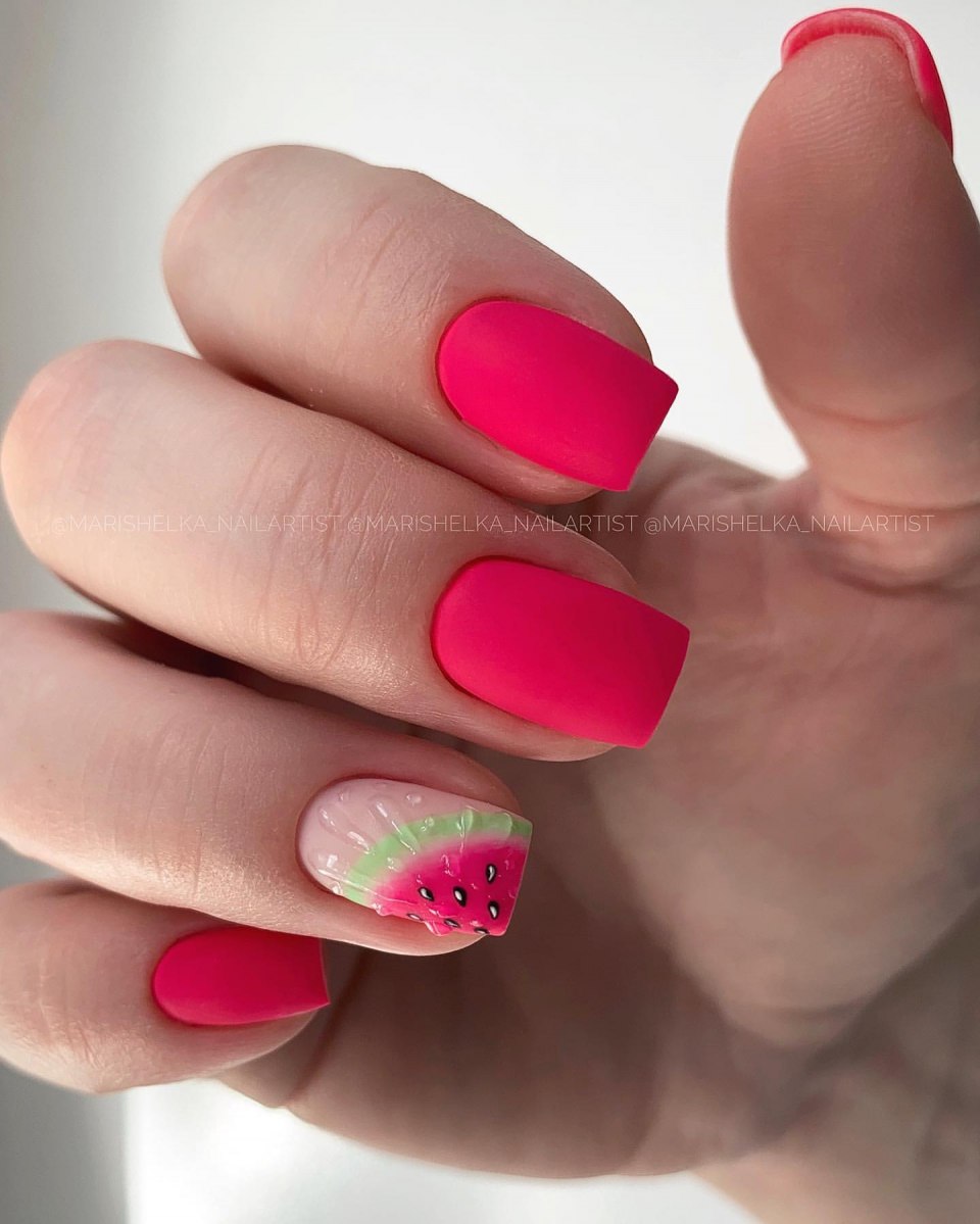 Маникюр на короткие ногти арбузики
