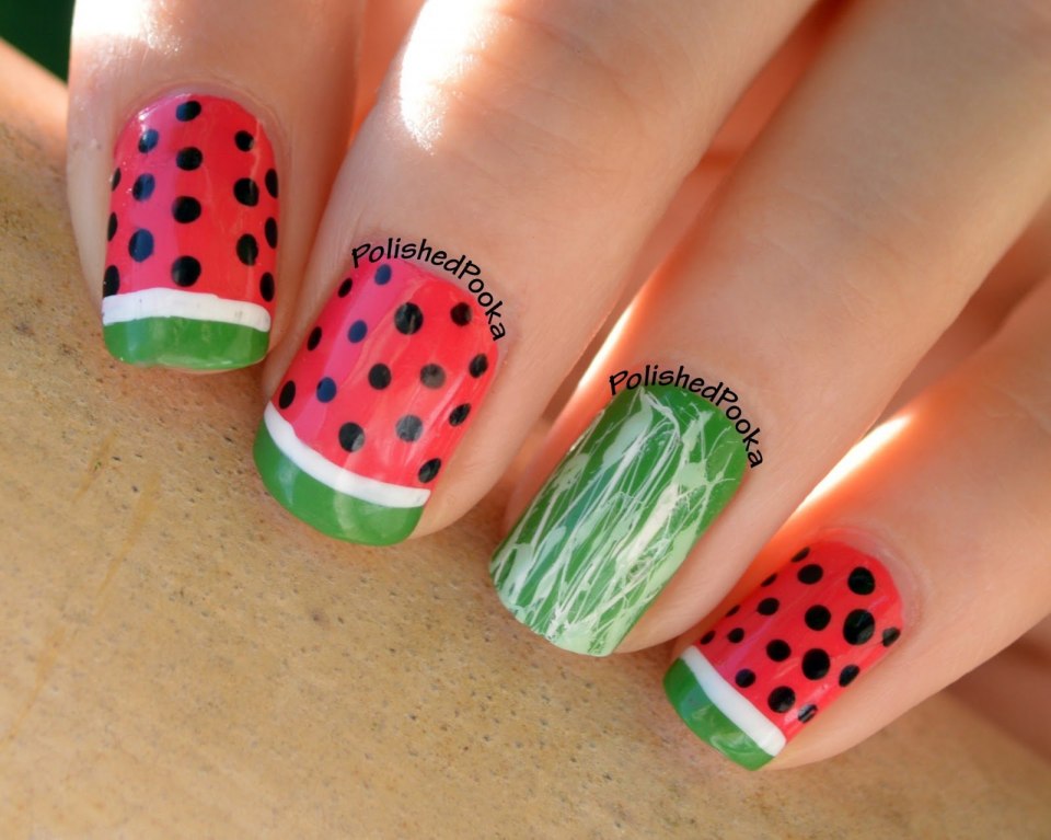 Маникюр с арбузом на одном пальце