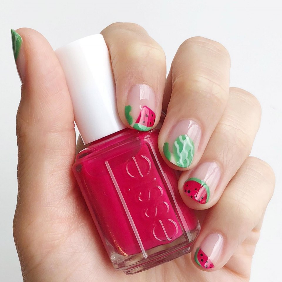 Яркие ногти с фруктами