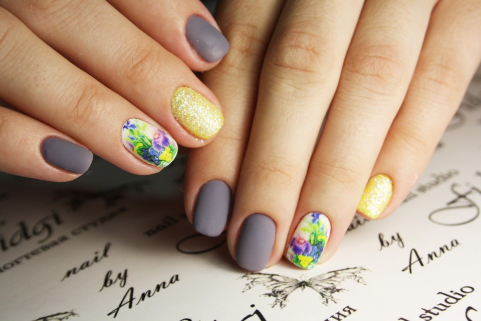 Яркий летний маникюр