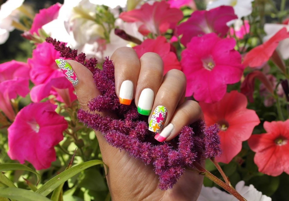 Красивый маникюр на июль