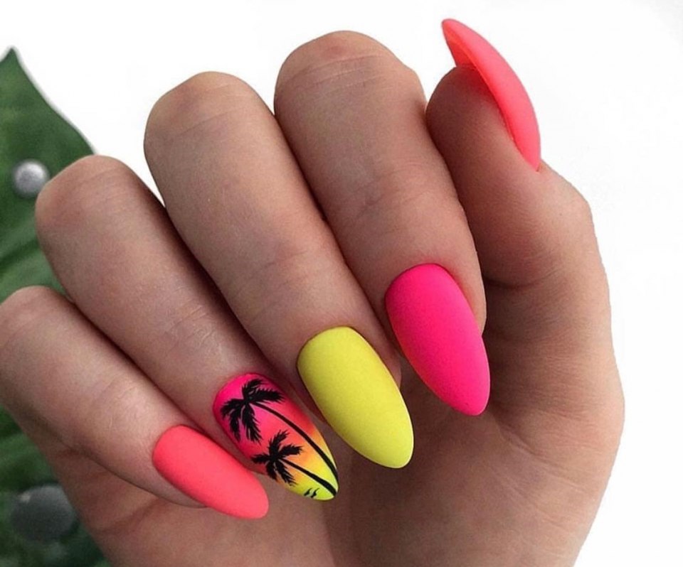 Ногти яркие летние