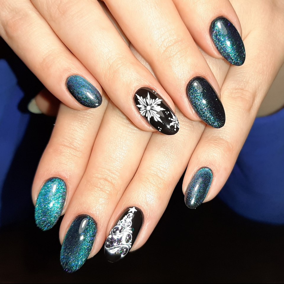 Новогодние ногти кошачий глаз