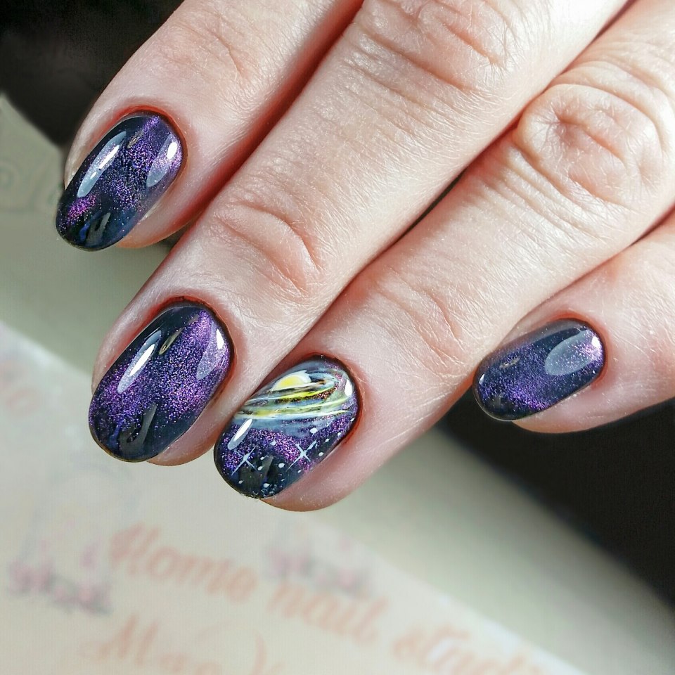 Маникюр космос кошачий глаз