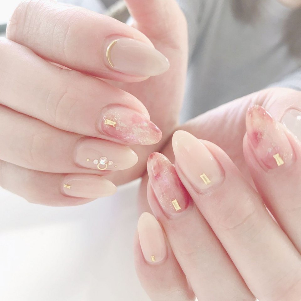 Телесно прозрачный цвет ногтей