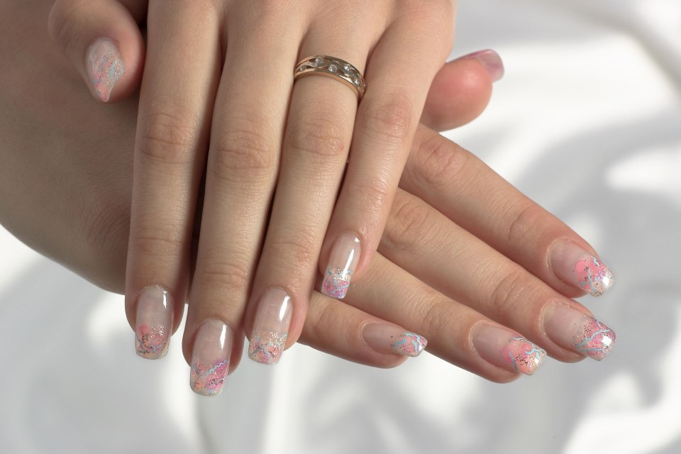 Ногти натурального цвета с рисунком